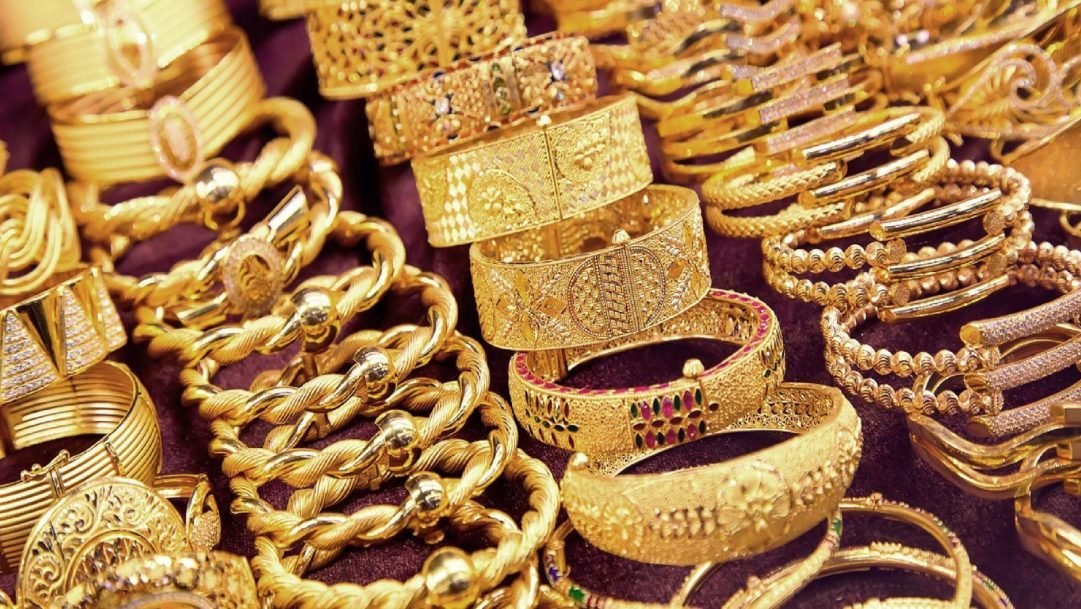 كيف احسب الذهب عند الشراء في الامارات